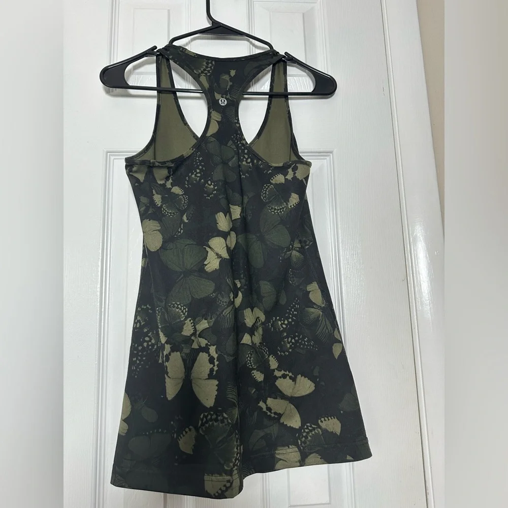 Size 8 Women Lululemon Tank Top Like New. - Picture 3 of 5